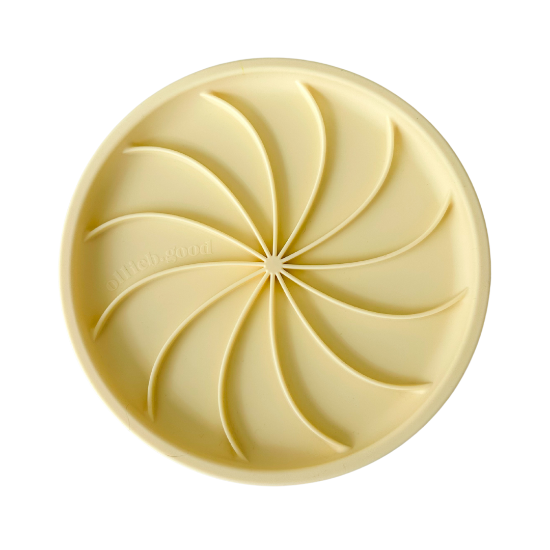 Wheelies lick mat & lid - buttercup