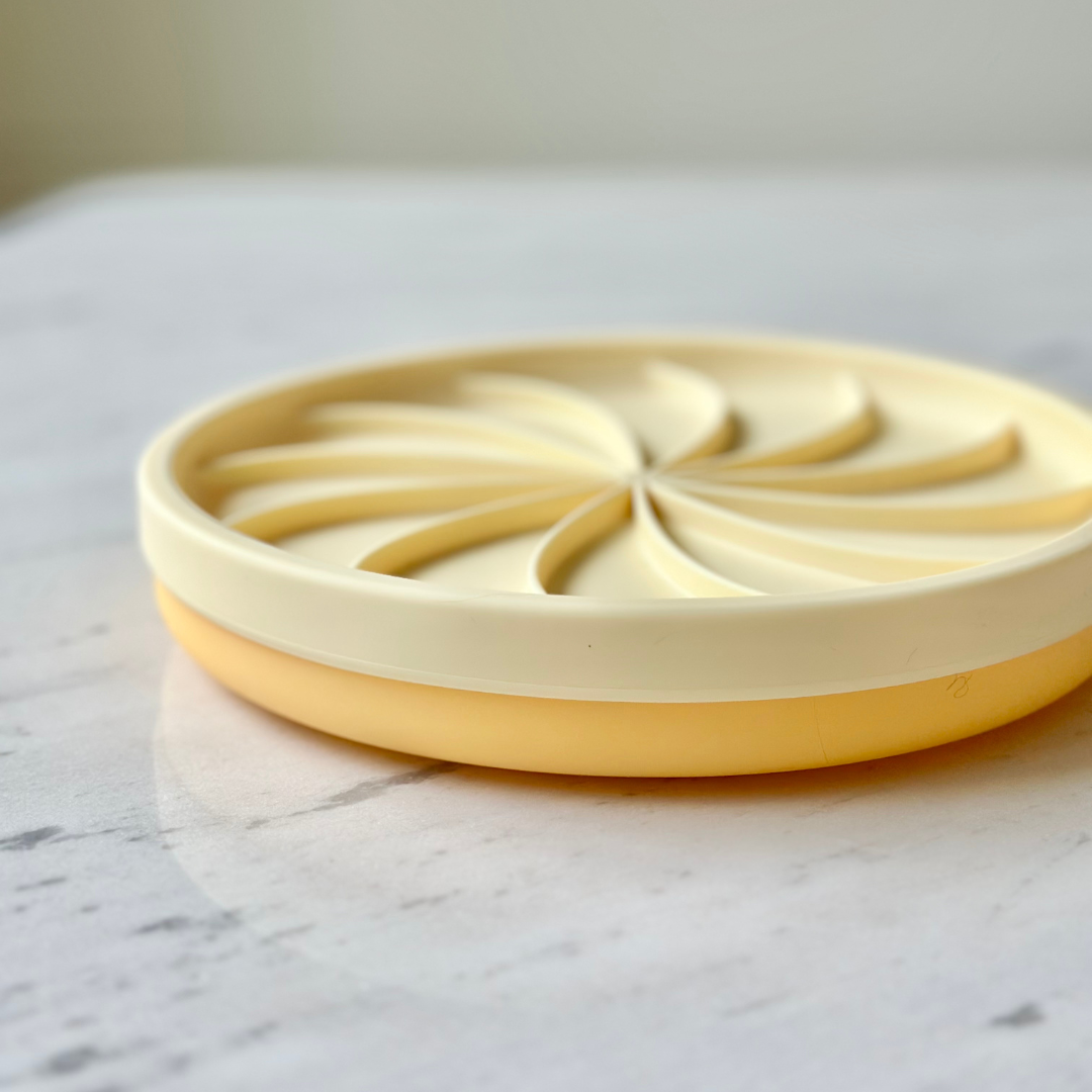 Wheelies lick mat & lid - buttercup